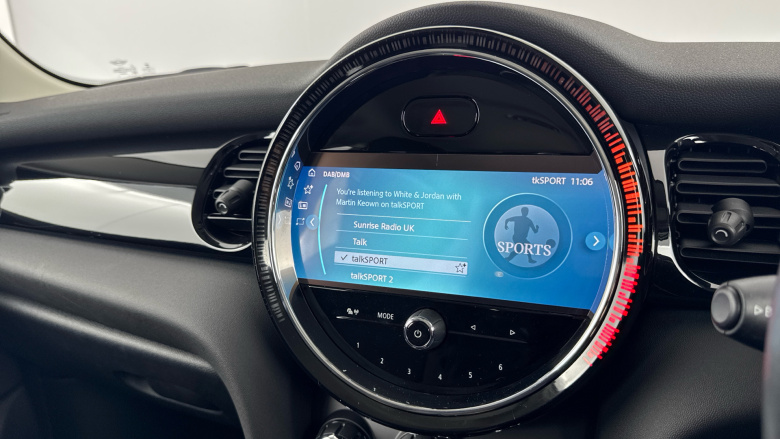 MINI Hatchback 1.5 Cooper Classic 5dr Petrol Hatchback